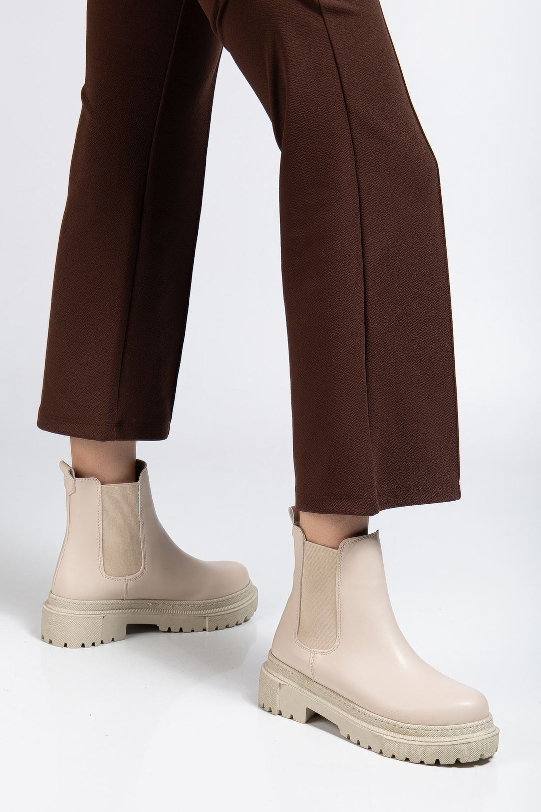 Nayliz Bej Lastikli Kadın Bot
