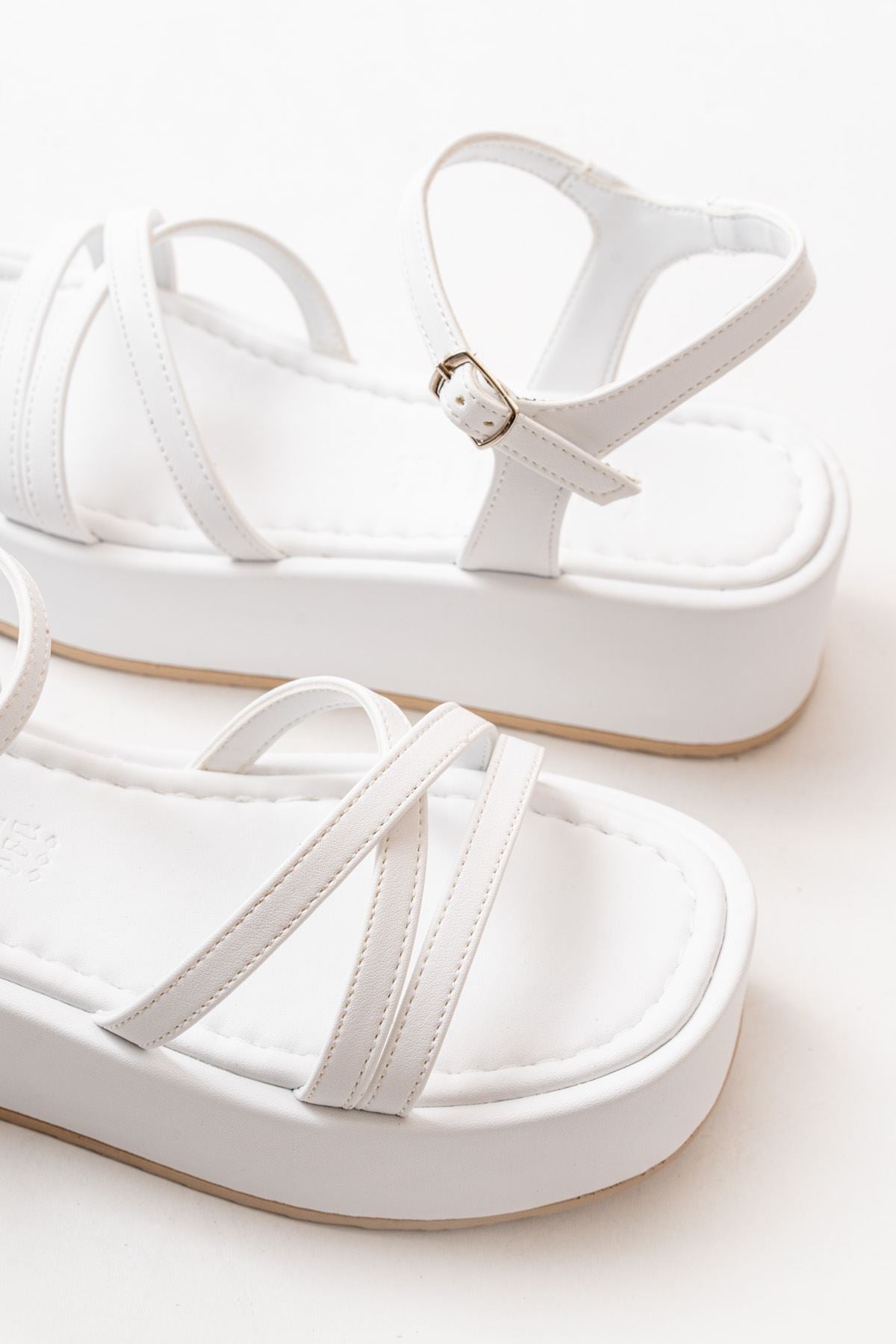 Azuve Beyaz Dolgu Kadın Sandalet