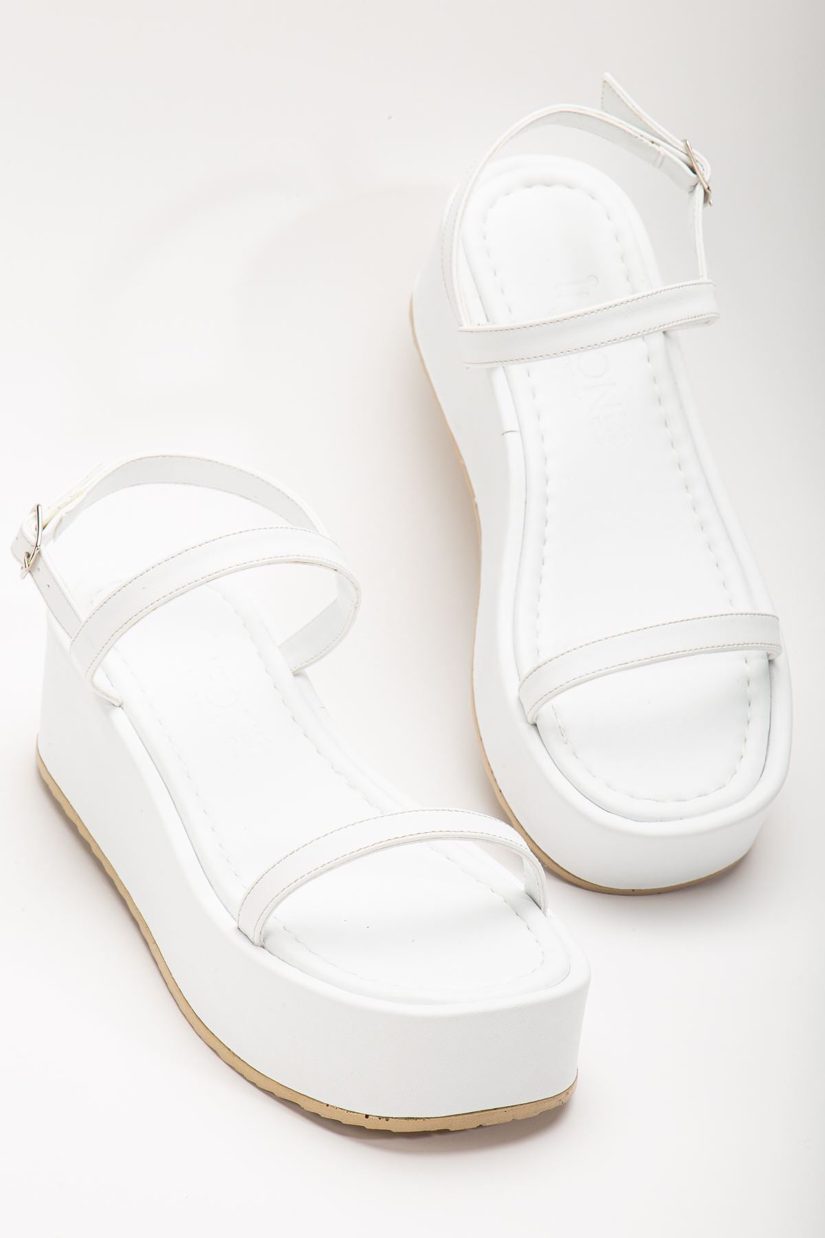 Adove Beyaz Dolgu Topuk Kadın Sandalet