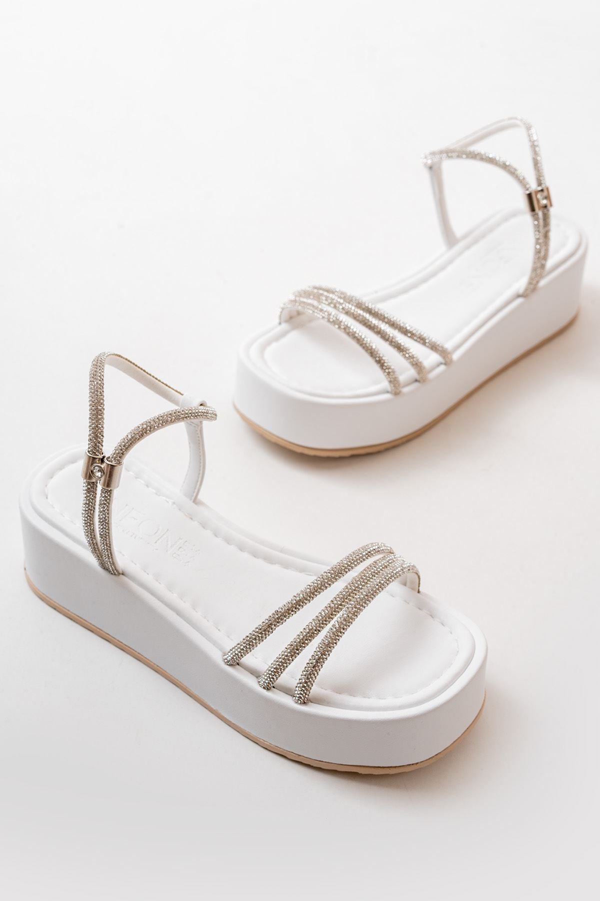 Azenly Beyaz Gümüş Taşlı Dolgu Kadın Sandalet