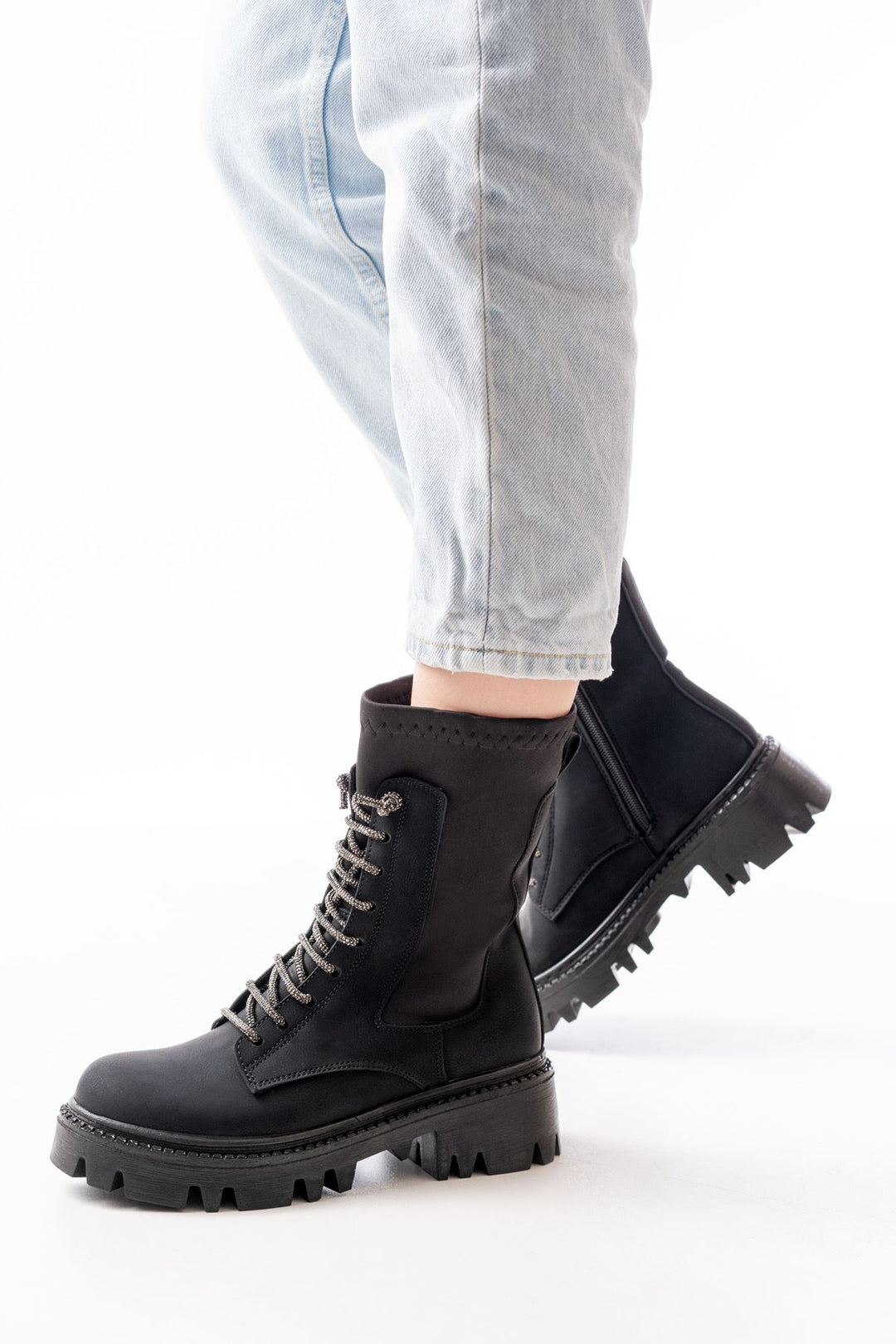 Badel Siyah Zümrüt Düz Topuklu Bağcıklı Fermuarlı Kadın Bot