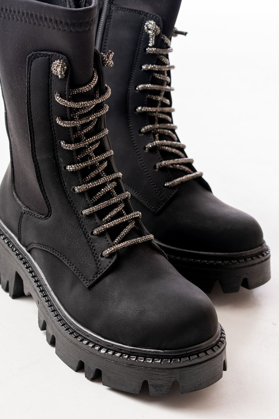 Badel Siyah Zümrüt Düz Topuklu Bağcıklı Fermuarlı Kadın Bot