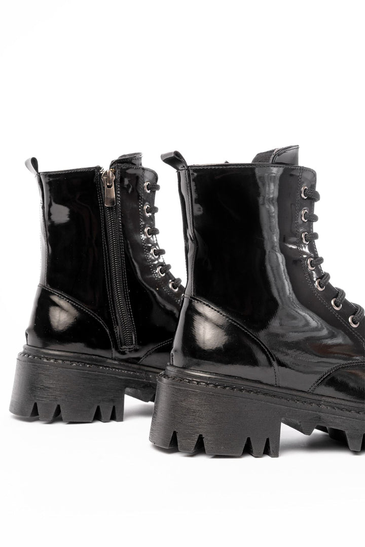 Belcan Siyah Rugan Bağcıklı Fermuarlı Kadın Bot