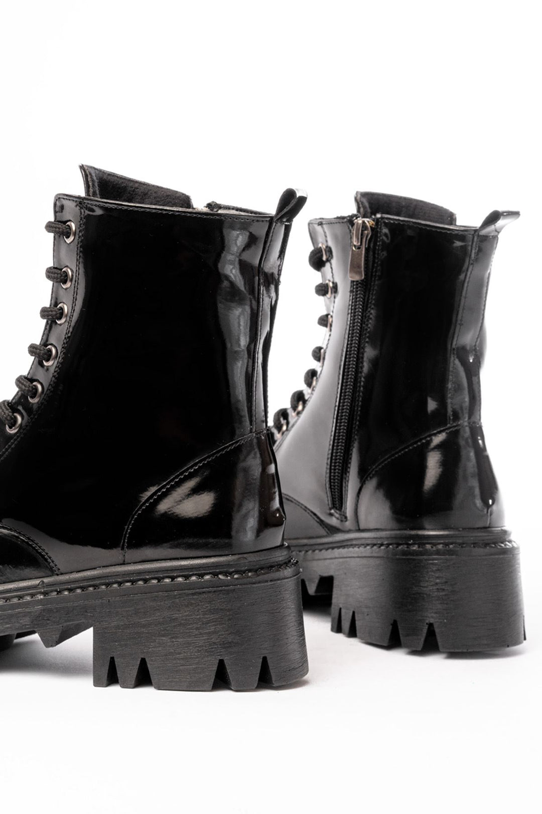 Belcan Siyah Rugan Bağcıklı Fermuarlı Kadın Bot