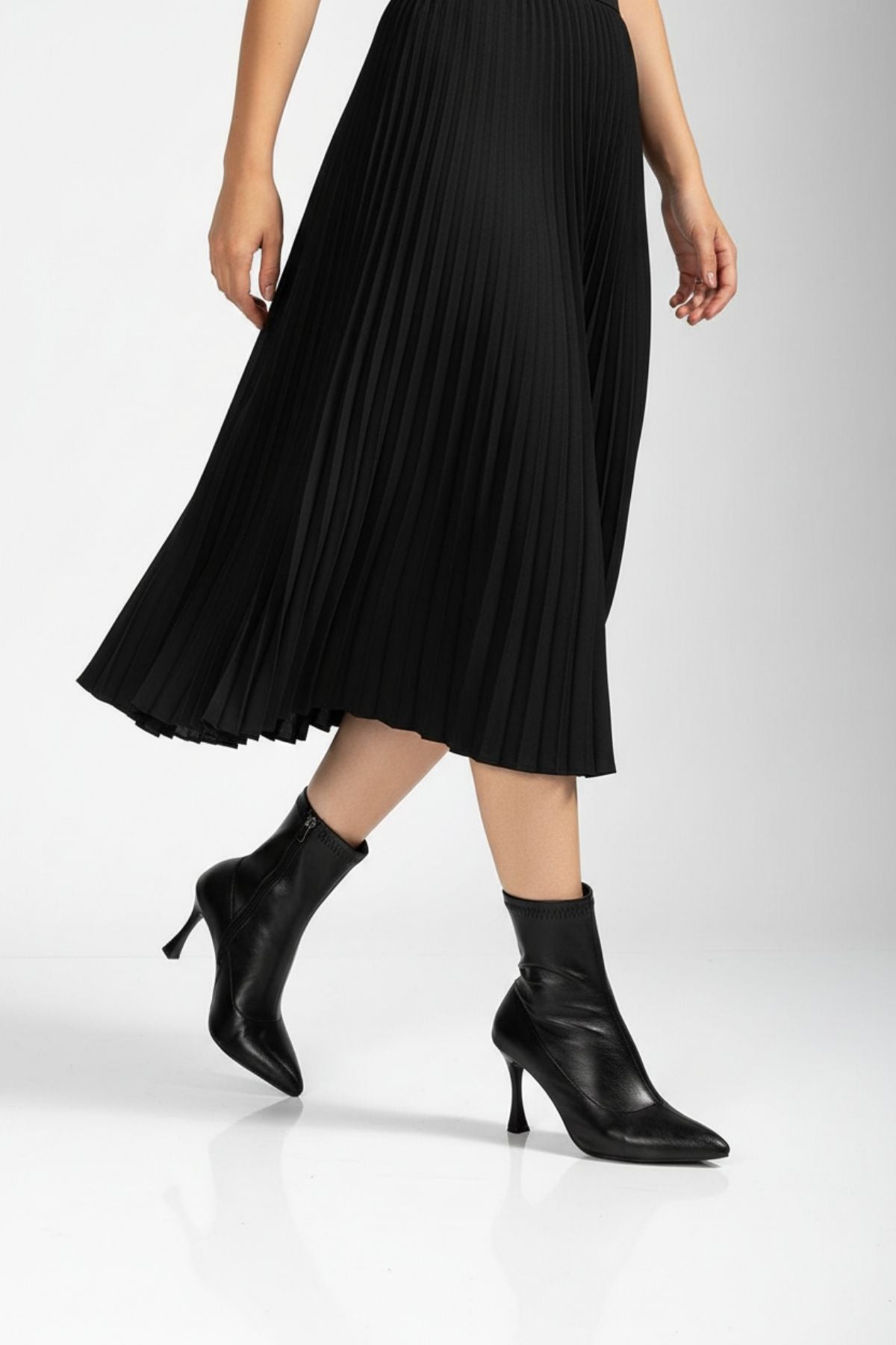 Orjen Kadın Siyah Streç Detaylı Topuklu Bot