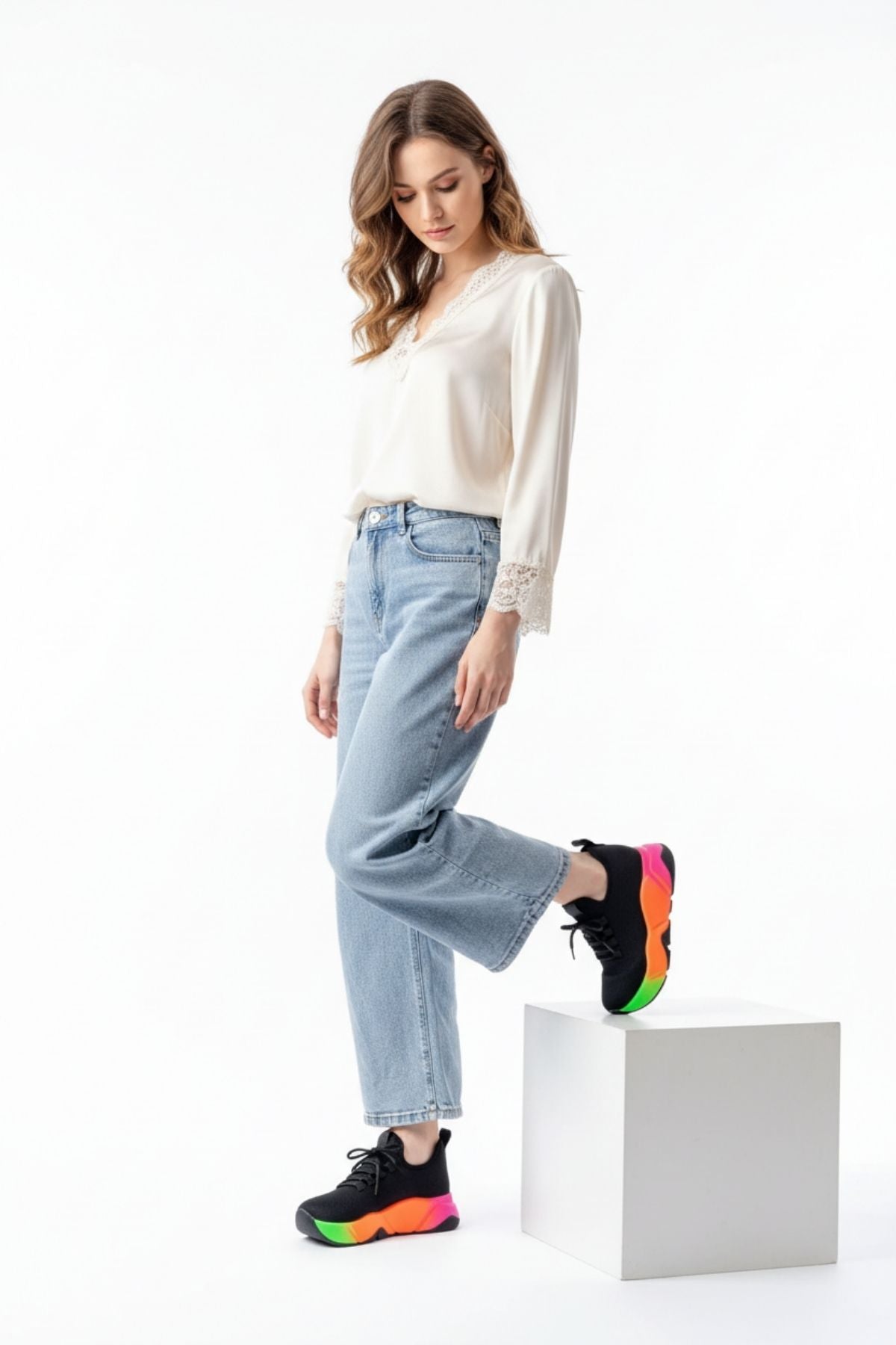 Brumli Siyah Bağcıklı Fileli Renkli Taban Günlük Kadın Spor Ayakkabı RS-400SYHM