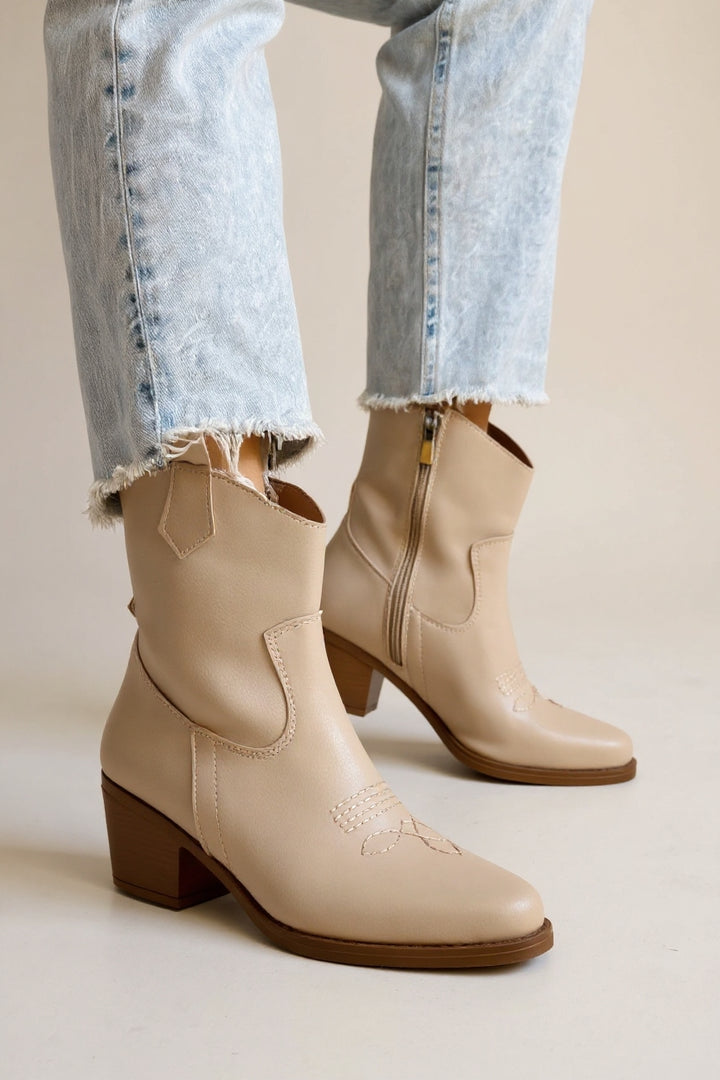 Akver Kadın Bej Topuklu Bot