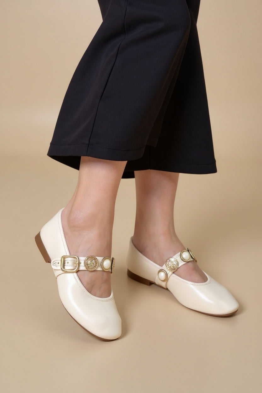 Atnis Kadın Bej Düğme Tokalı Babet Ayakkabı