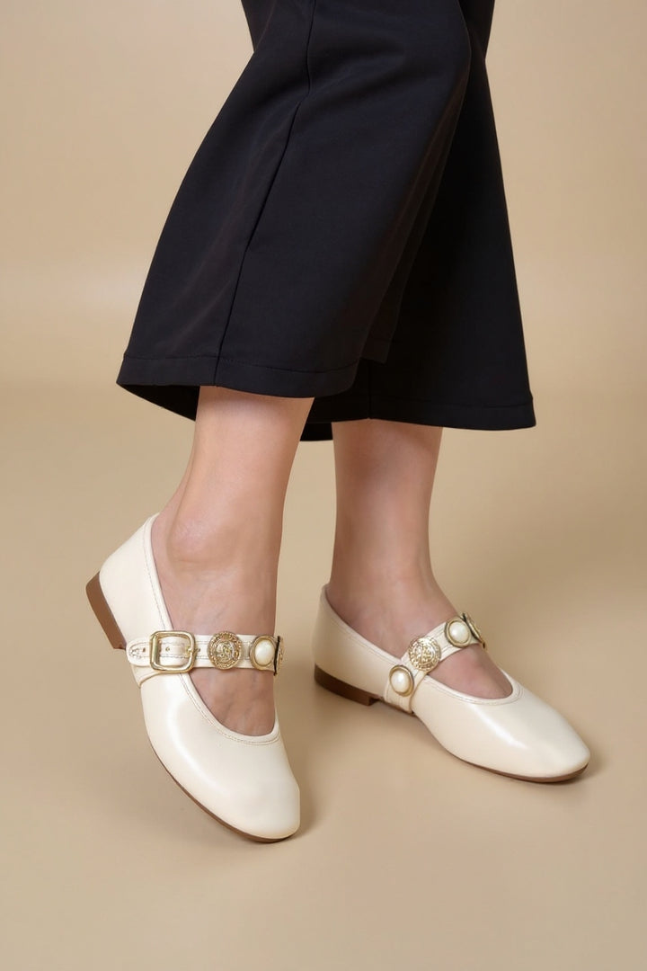 Atnis Kadın Bej Düğme Tokalı Babet Ayakkabı