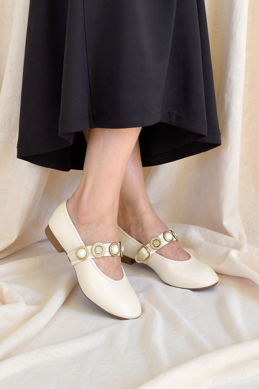 Atnis Kadın Bej Düğme Tokalı Babet Ayakkabı