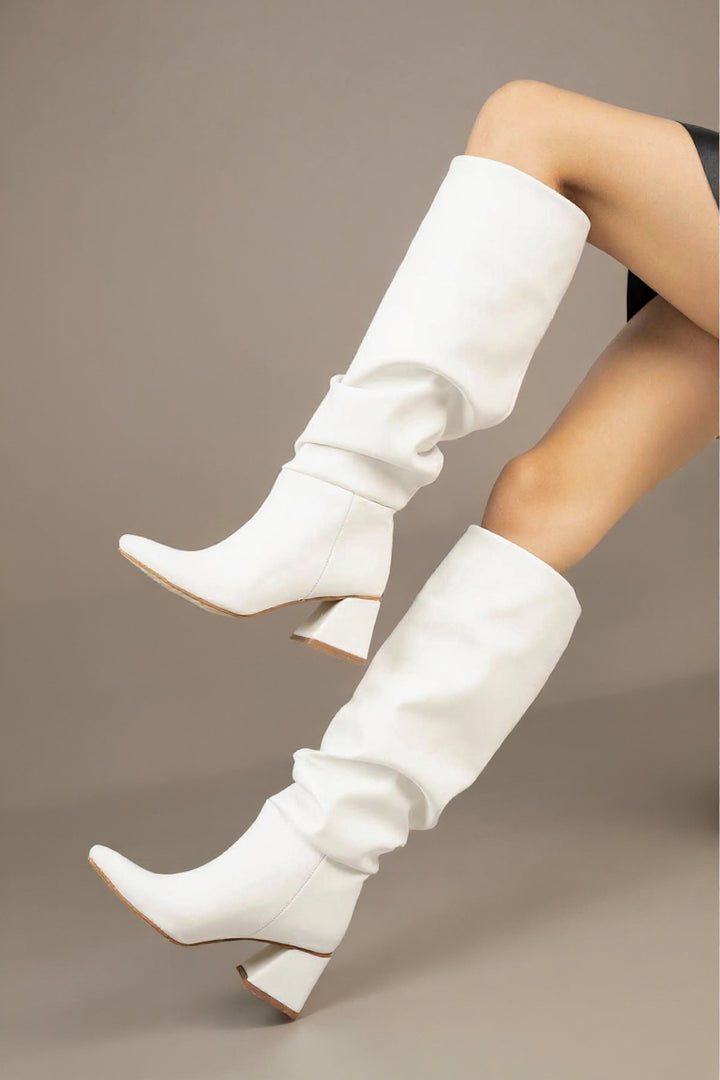 Ayzena Beyaz Körüklü Kalın Topuklu Kadın Çizme