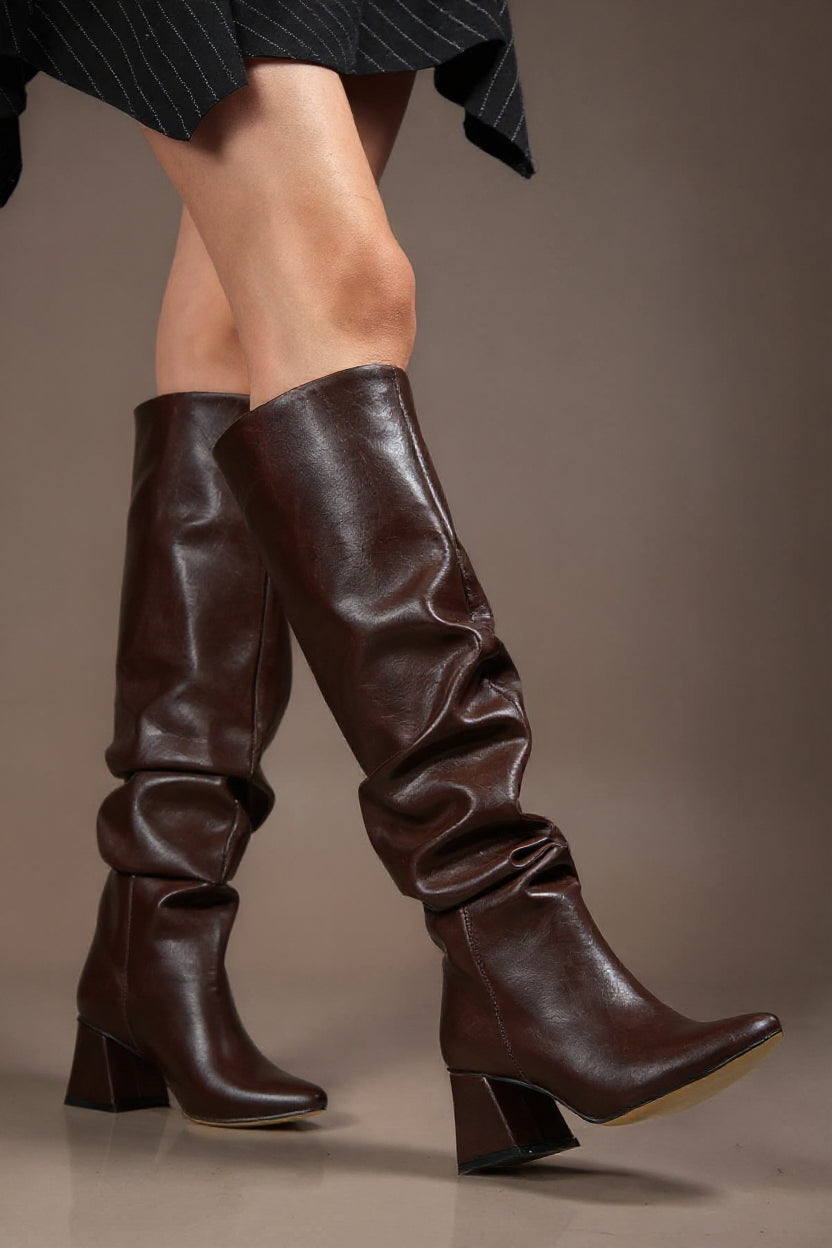 Ayzena Kahve Kırışık Rugan Körüklü Kalın Topuklu Kadın Çizme