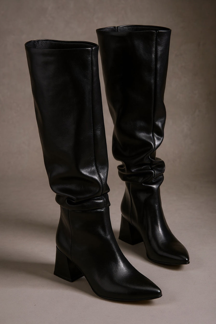 Ayzena Siyah Kırışık Rugan Körüklü Kalın Topuklu Kadın Çizme