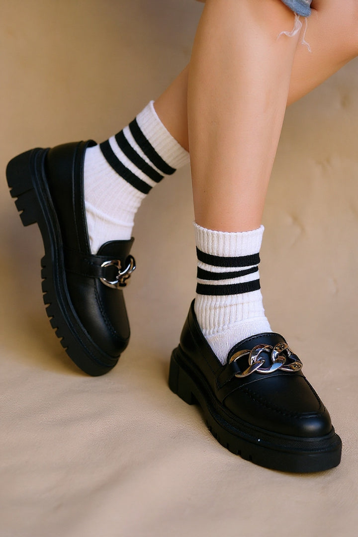 Biga Kadın Siyah Zincir Detaylı Babet Ayakkabı