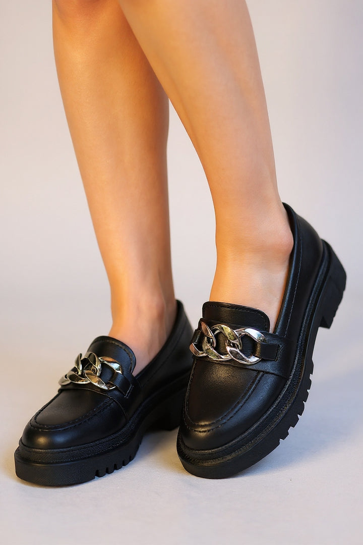 Biga Kadın Siyah Zincir Detaylı Babet Ayakkabı