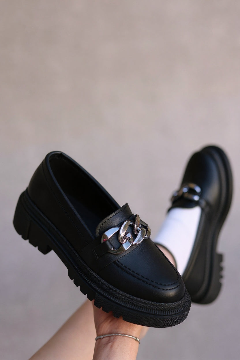 Biga Kadın Siyah Zincir Detaylı Babet Ayakkabı