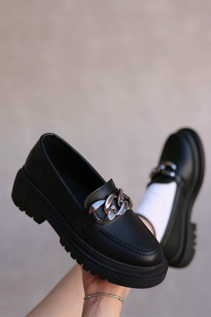 Biga Kadın Siyah Zincir Detaylı Babet Ayakkabı