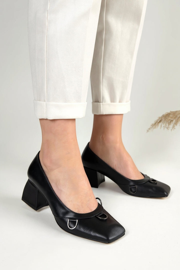 Cande Kadın Siyah Tokalı Topuklu Ayakkabı