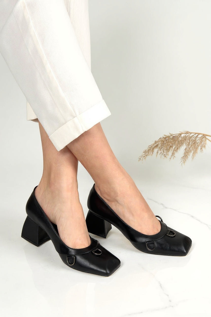 Cande Kadın Siyah Tokalı Topuklu Ayakkabı