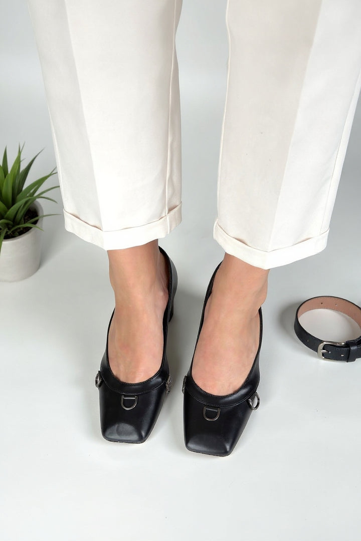 Cande Kadın Siyah Tokalı Topuklu Ayakkabı