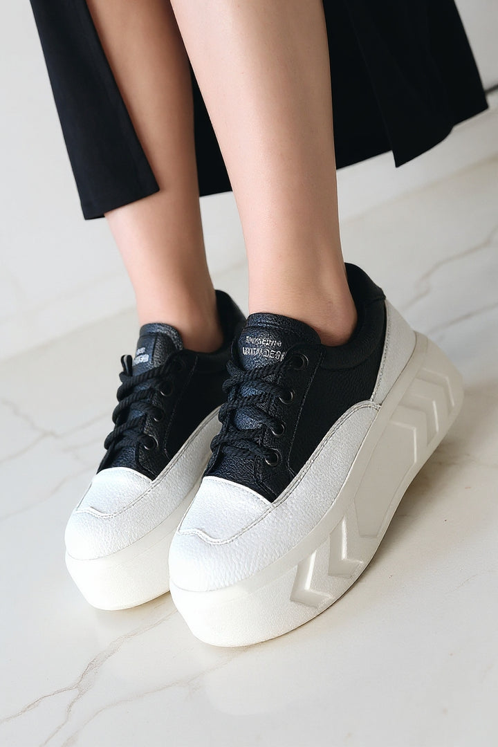 Emwa Kadın Siyah Bağcıklı Spor Ayakkabı