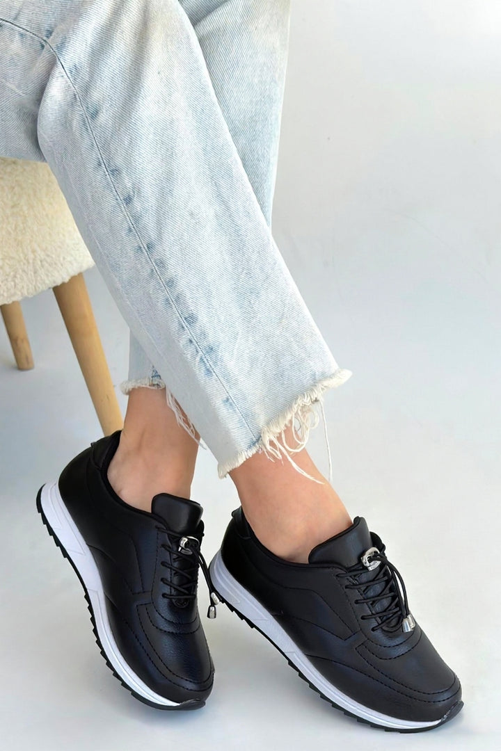 Finna Kadın Siyah Bağcıklı Spor Ayakkabı