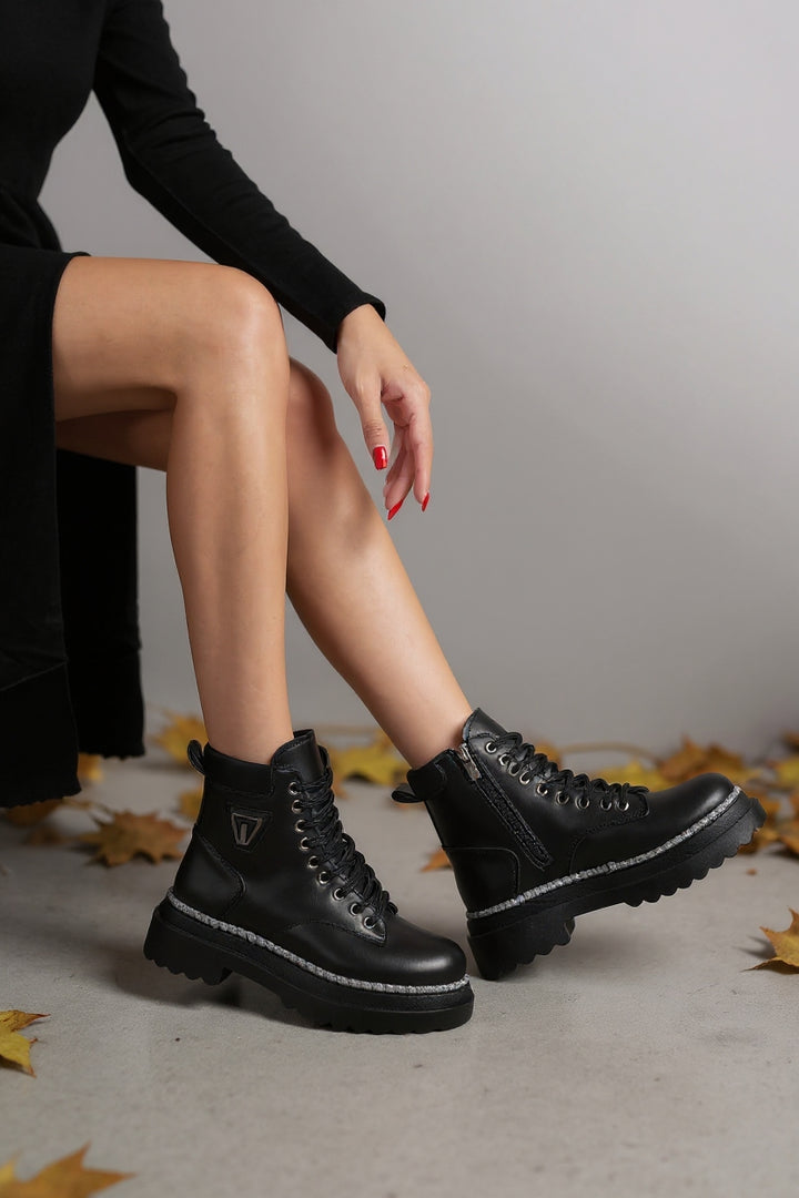 Fiora Kadın Kışlık Kalın Tabanlı Siyah Bot