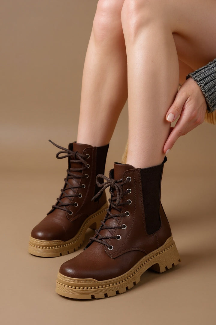 Hendy Kahverengi Düz Topuklu Bağcıklı Lastikli Kadın Bot