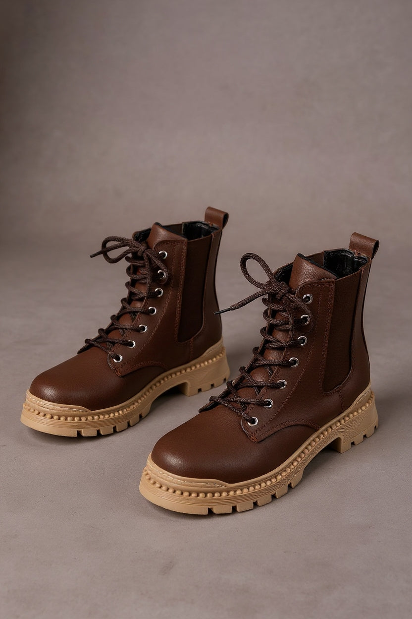 Hendy Kahverengi Düz Topuklu Bağcıklı Lastikli Kadın Bot