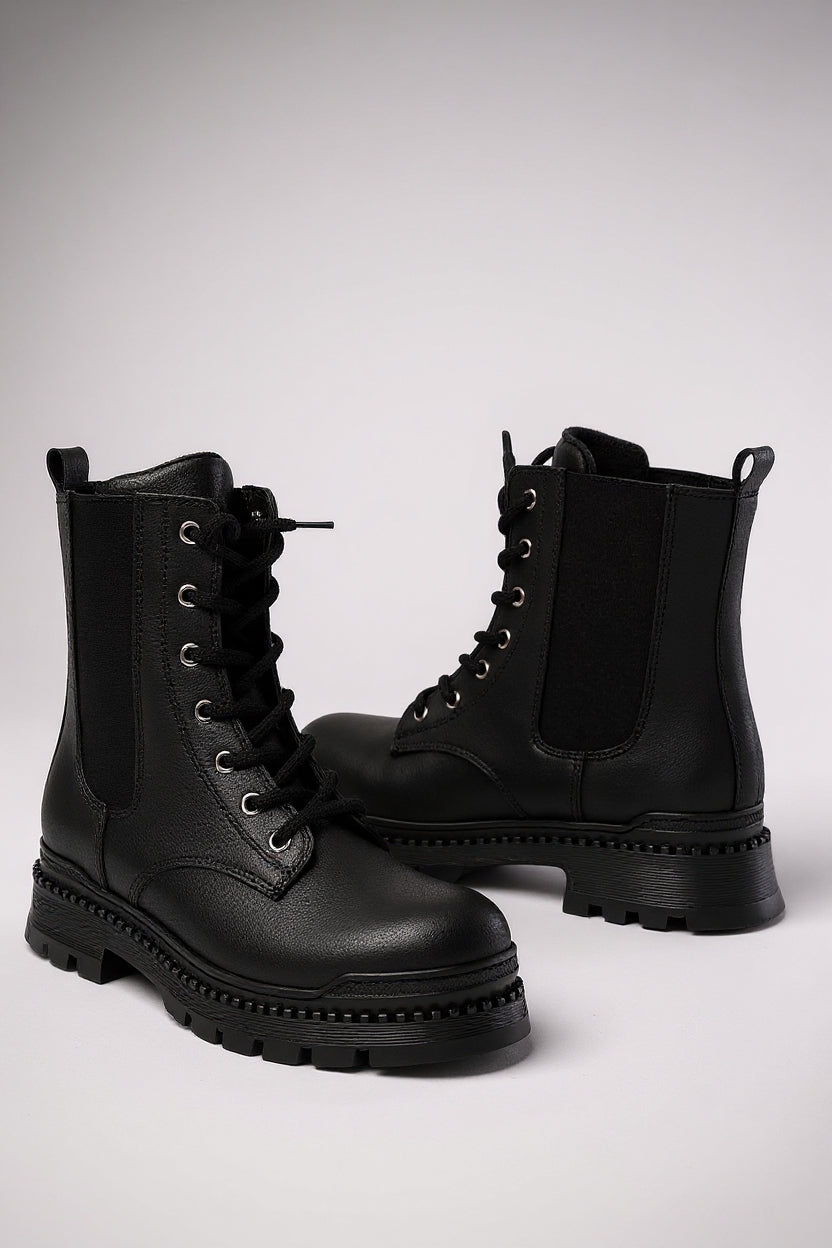 Hendy Siyah Luna Düz Topuklu Bağcıklı Lastikli Kadın Bot