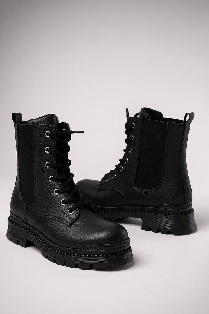 Hendy Siyah Luna Düz Topuklu Bağcıklı Lastikli Kadın Bot