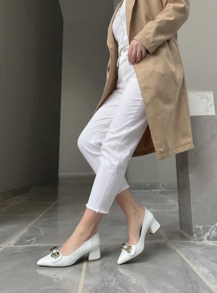 Jies Kadın Beyaz Kapalı Burun Kısa Topuklu Ayakkabı