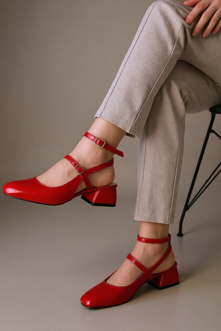 Karmi Kadın Kırmızı Rugan Kapalı Burun Kısa Topuklu Ayakkabı