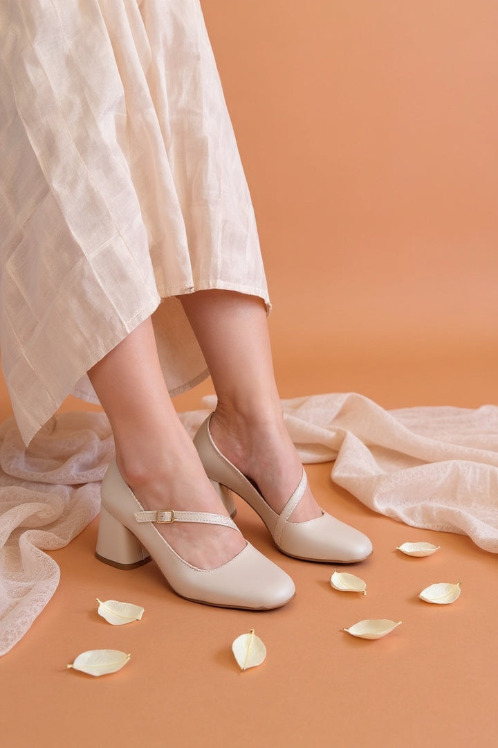 Kier Kadın Bej Kapalı Burun Topuklu Ayakkabı