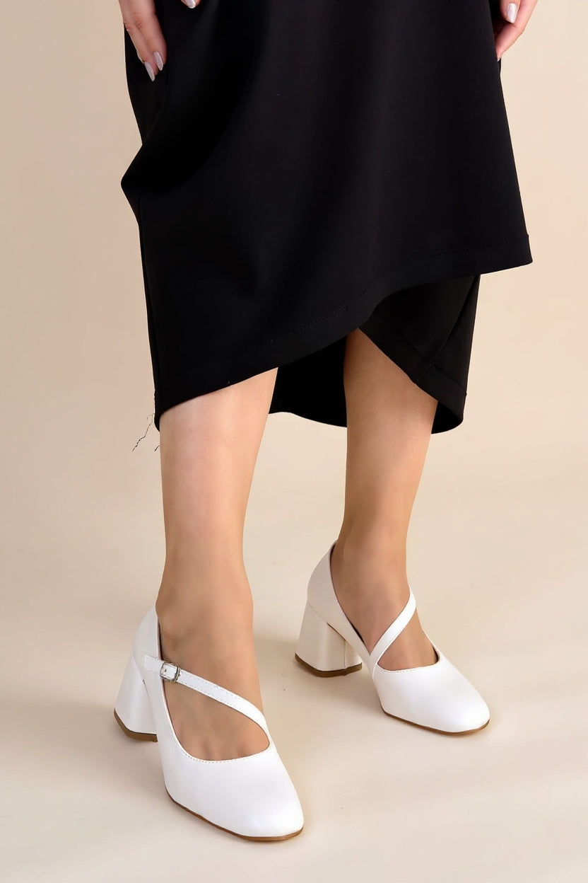 Kier Kadın Beyaz Kapalı Burun Topuklu Ayakkabı