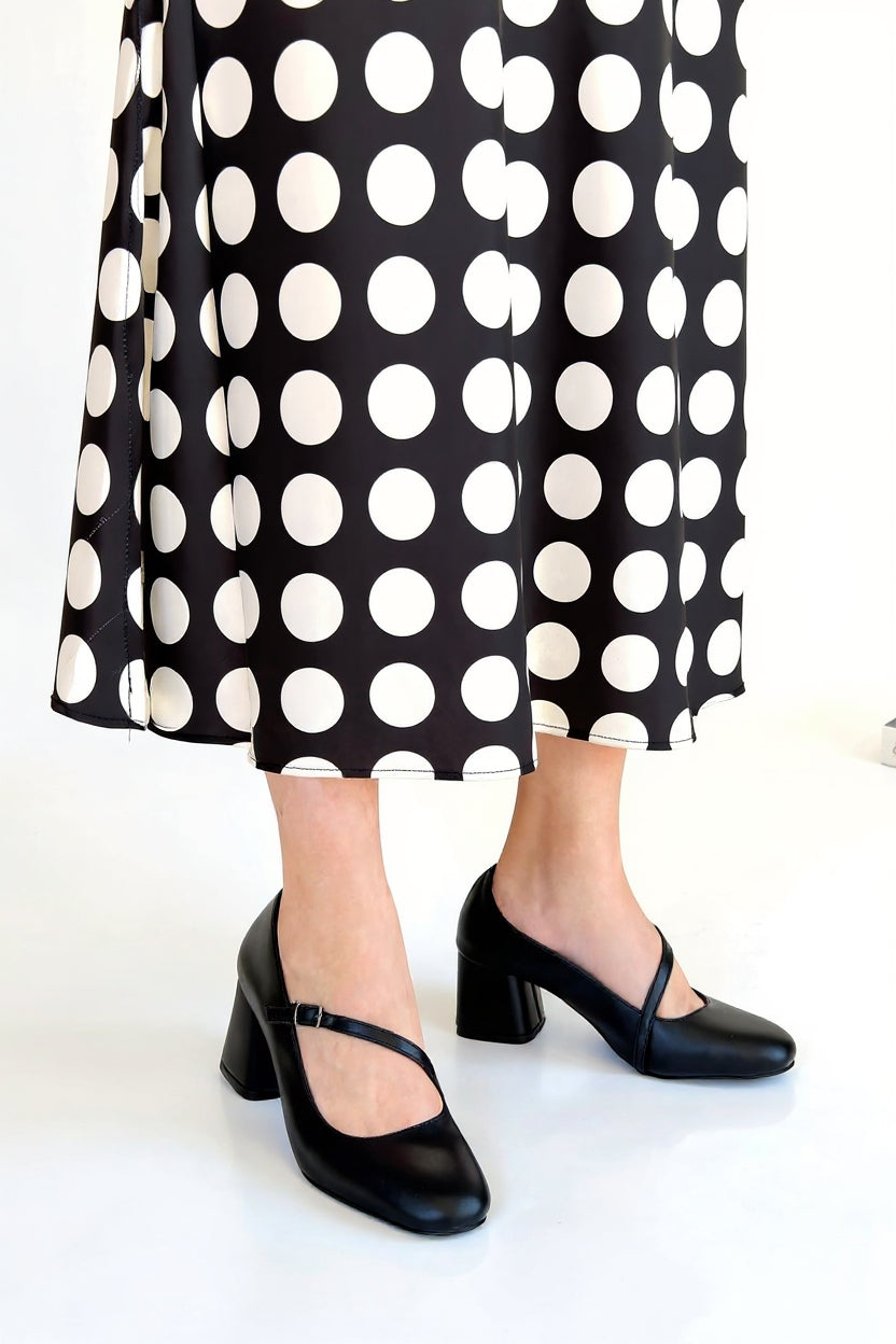 Kier Kadın Siyah Kapalı Burun Topuklu Ayakkabı