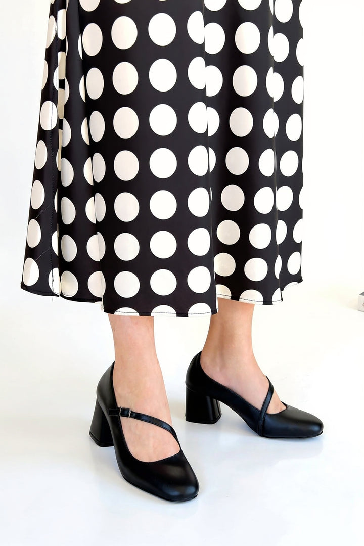 Kier Kadın Siyah Kapalı Burun Topuklu Ayakkabı