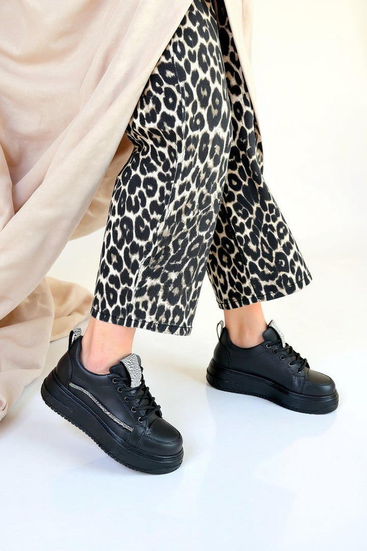 Leope Kadın Siyah Taş Detaylı Spor Ayakkabı