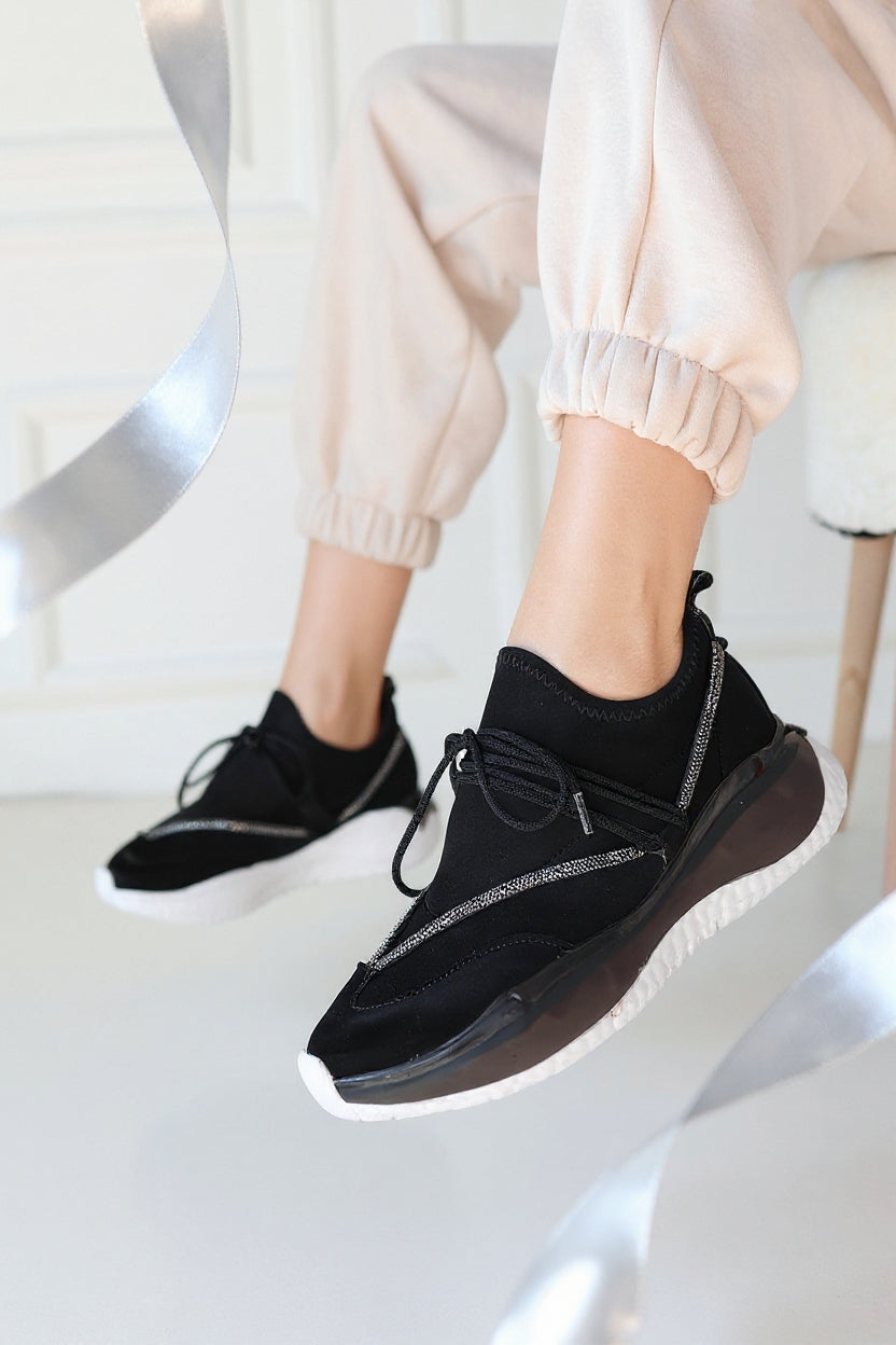 Liney Kadın Siyah Rugan Bağcıklı Spor Ayakkabı