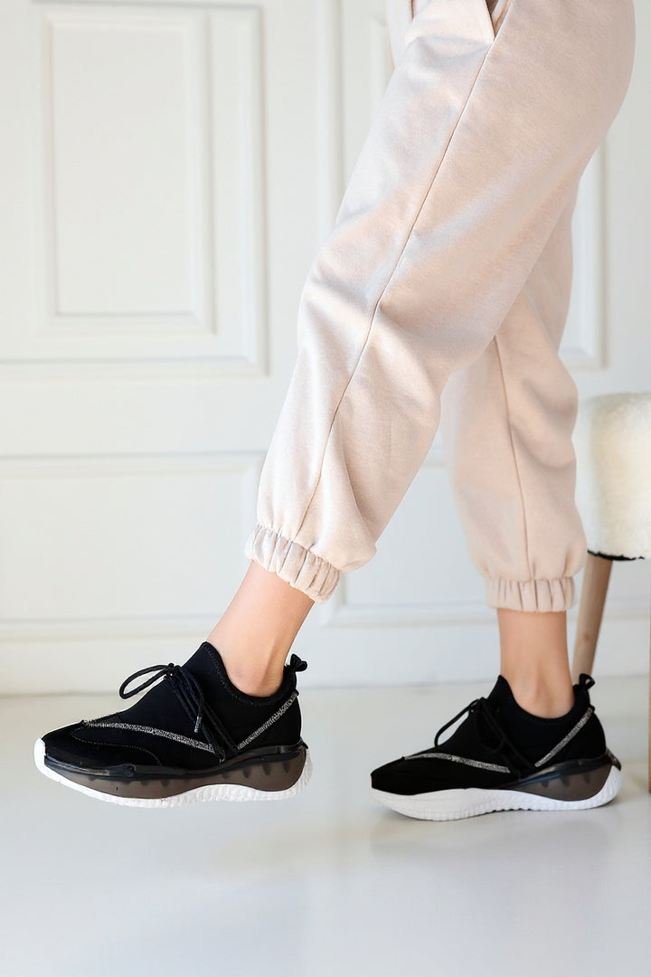 Liney Kadın Siyah Rugan Bağcıklı Spor Ayakkabı