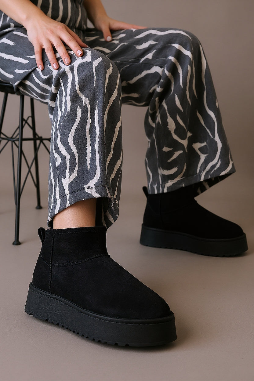 Linne Kadın Siyah İçi Kürklü Bot