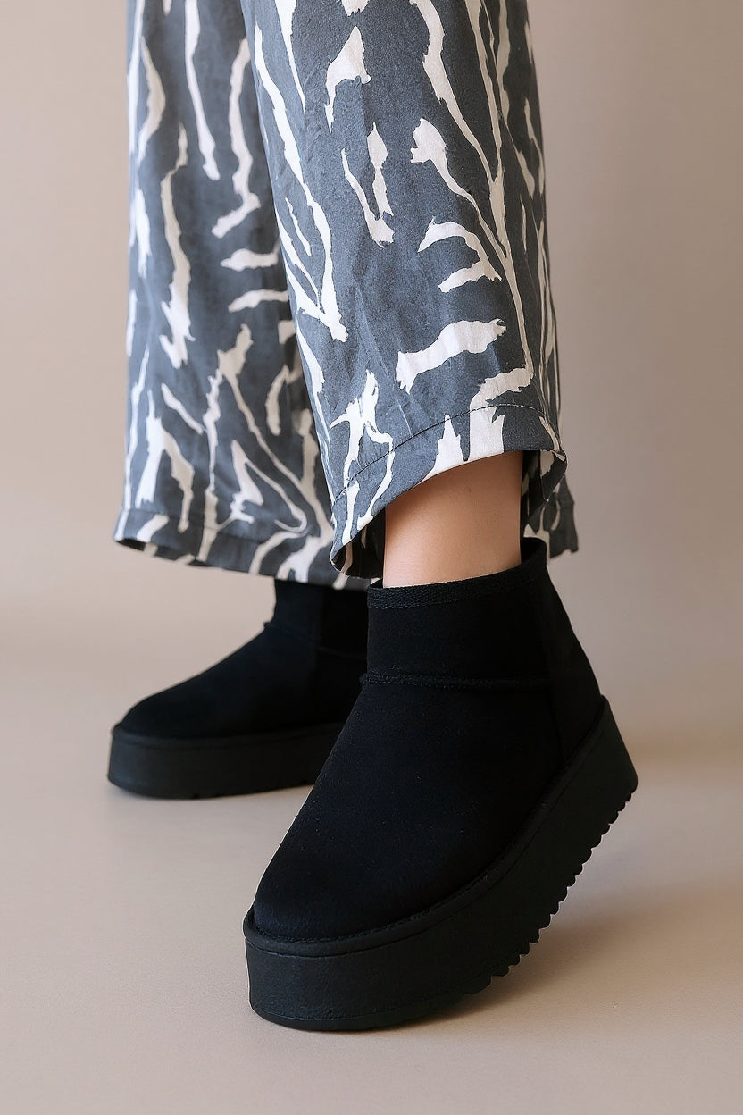 Linne Kadın Siyah İçi Kürklü Bot