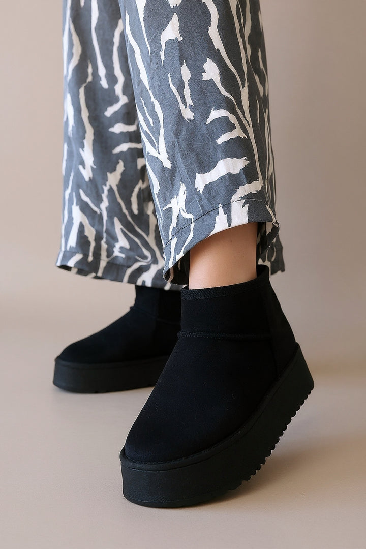 Linne Kadın Siyah İçi Kürklü Bot