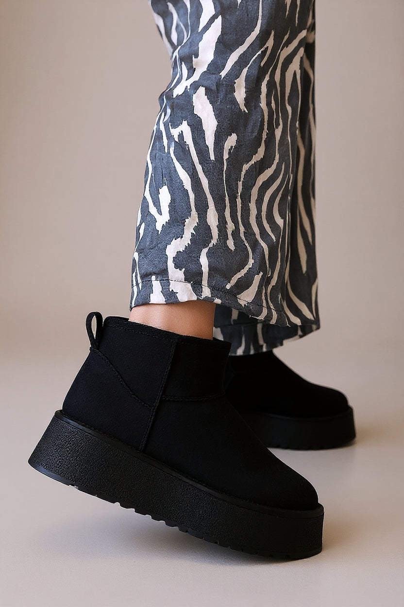 Linne Kadın Siyah İçi Kürklü Bot