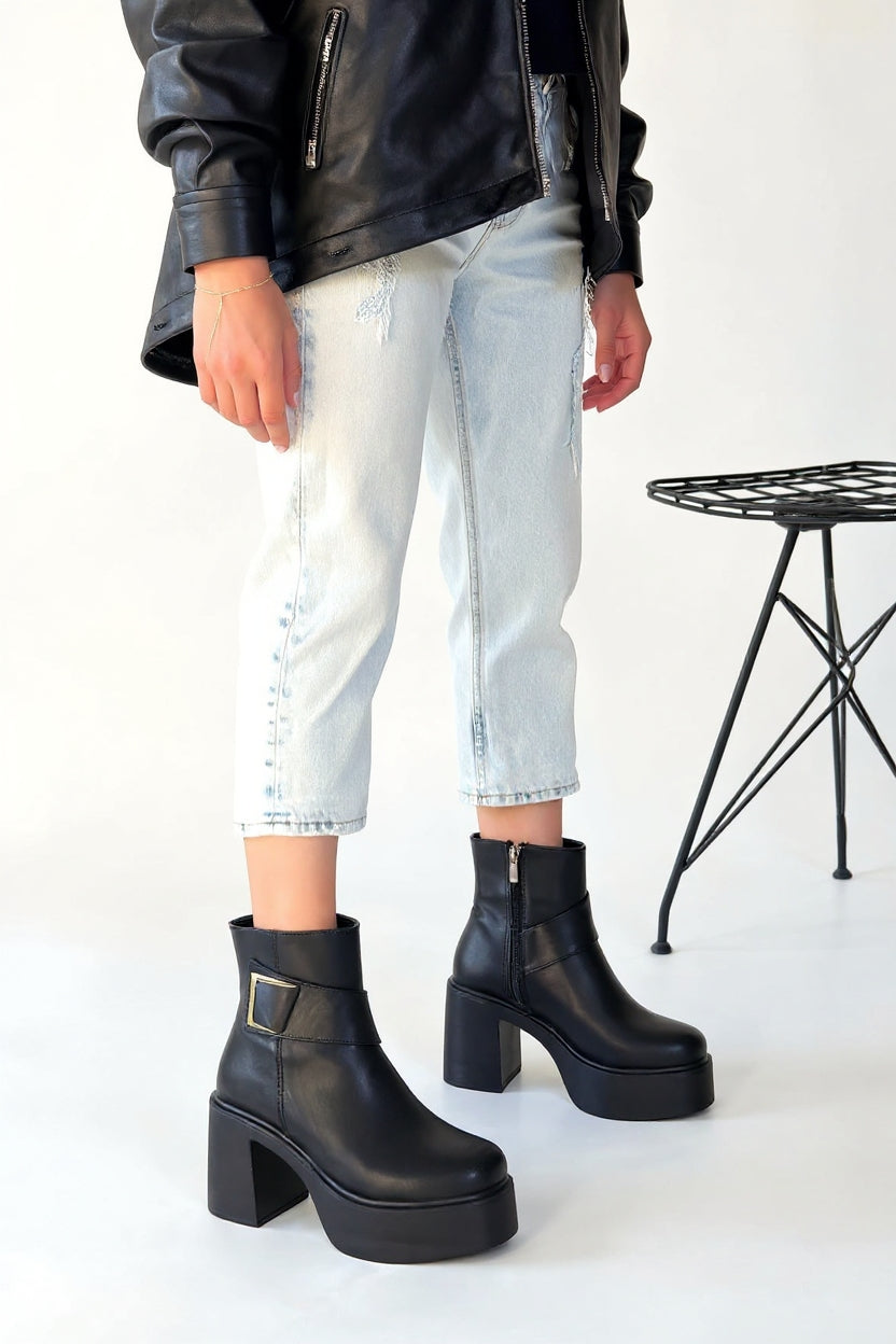 Lonji Kadın Siyah Tokalı Topuklu Bot