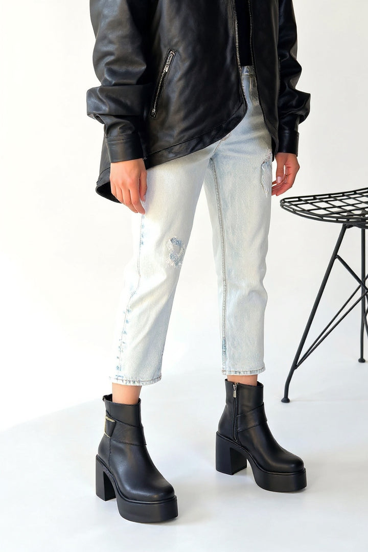 Lonji Kadın Siyah Tokalı Topuklu Bot