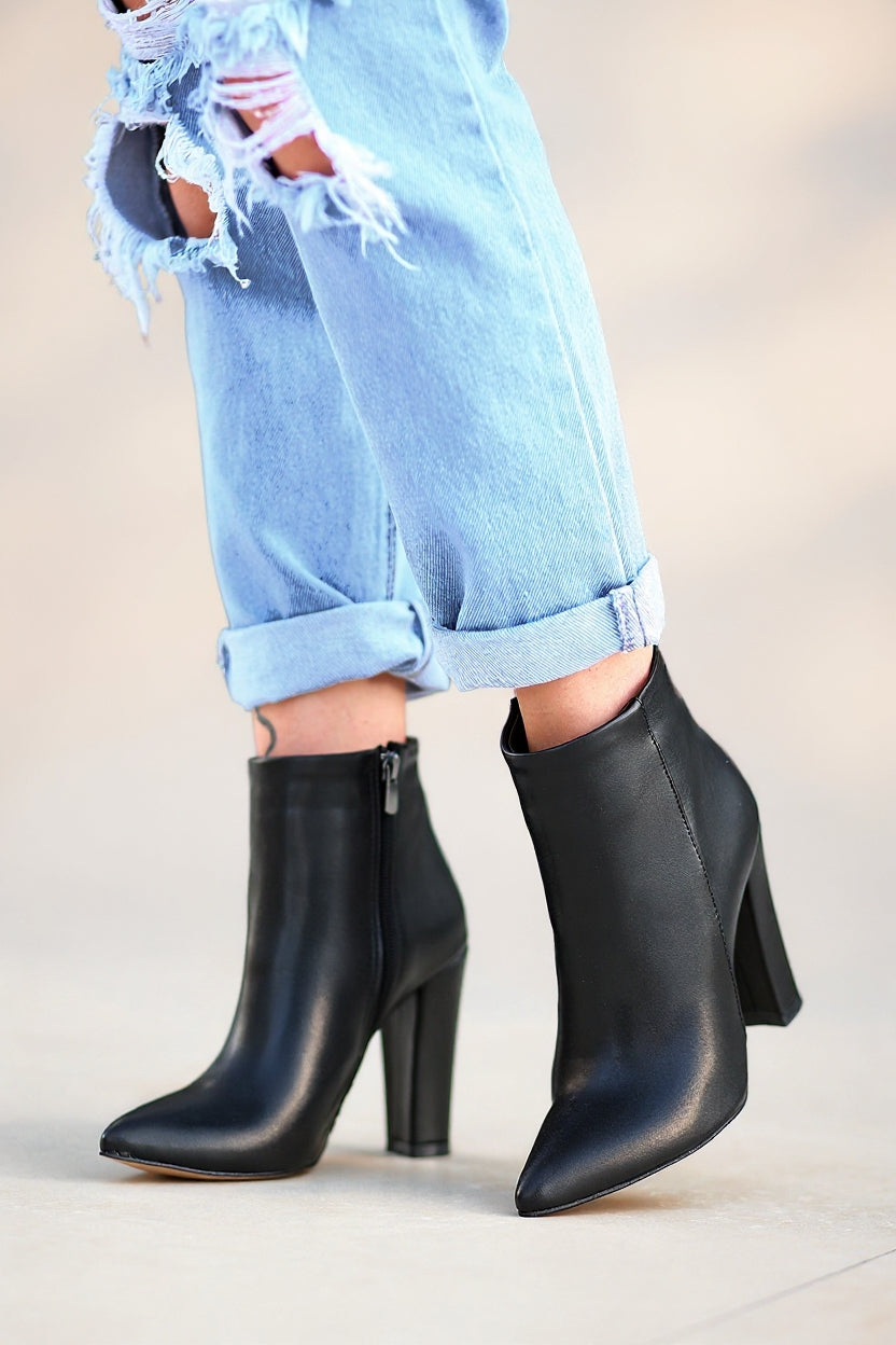 Loora Kadın Siyah Topuklu Bot