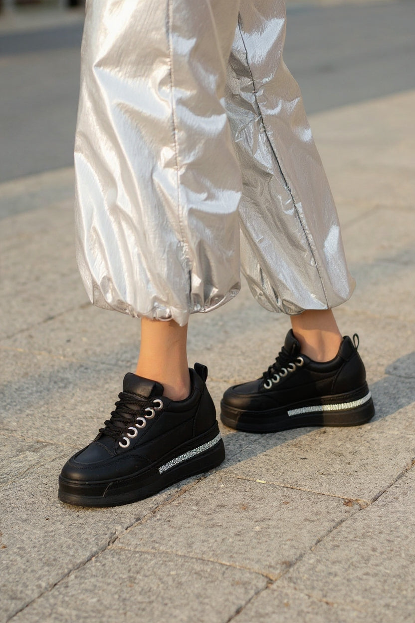 Lulu Kadın Siyah Gizli Topuklu Bağcıklı Spor Ayakkabı