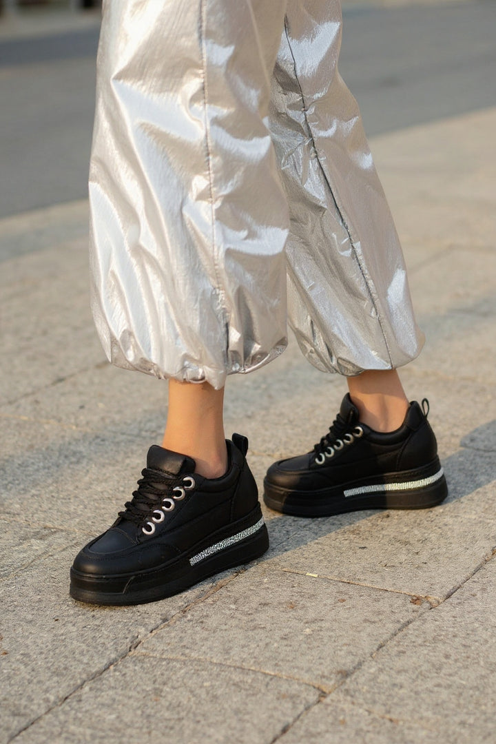 Lulu Kadın Siyah Gizli Topuklu Bağcıklı Spor Ayakkabı