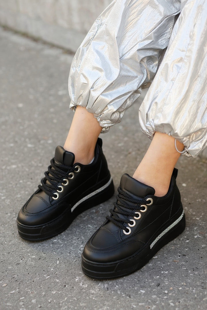 Lulu Kadın Siyah Gizli Topuklu Bağcıklı Spor Ayakkabı